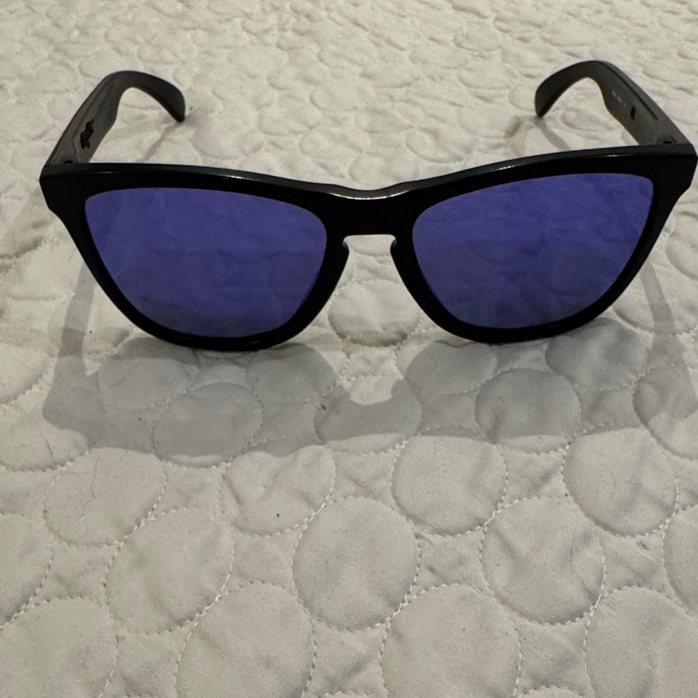 Oakley FROGSKINS Limited Edition Matte Black Violet Iridium lens 24-298 17 133